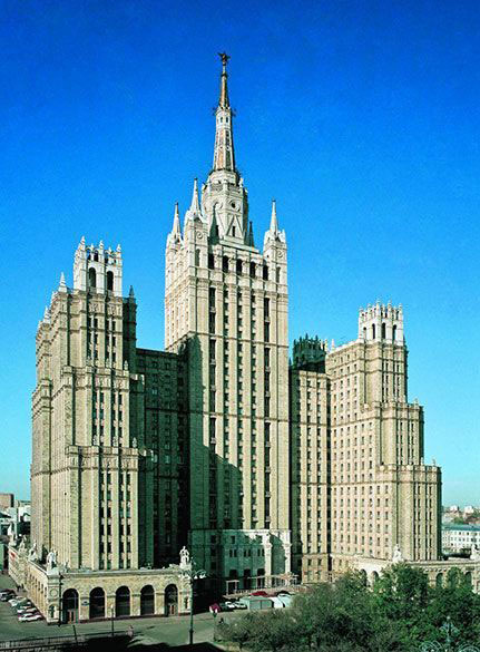 «Сталинская» высотка Москвы на Кудринской площади
